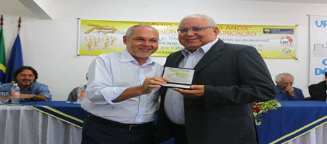 Colunista do Espaço Aberto recebe Prêmio de Comunicação